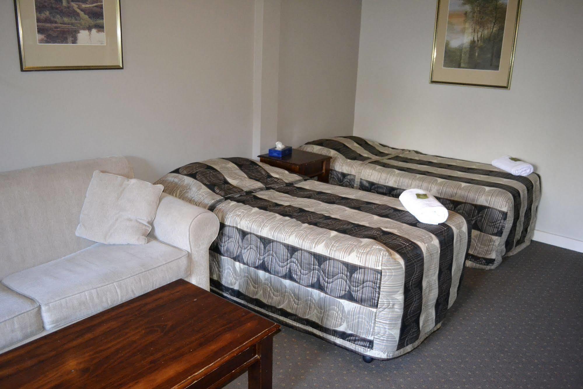 Dorset Gardens Hotel Кройдън Екстериор снимка